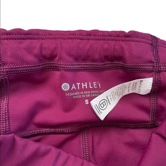 ATHLETA Contender Side Stripe Capri in PowerLift Beach Plum Size Small - Picture 4 of 7